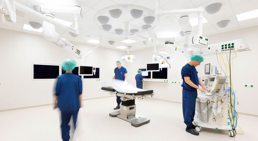 Operating room with clean air ventilation system
